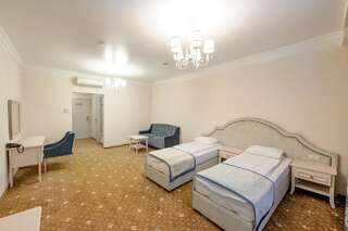 Гостиница Аквамарин Сургут Улучшенный двухместный номер с 1 кроватью или 2 отдельными кроватями-1